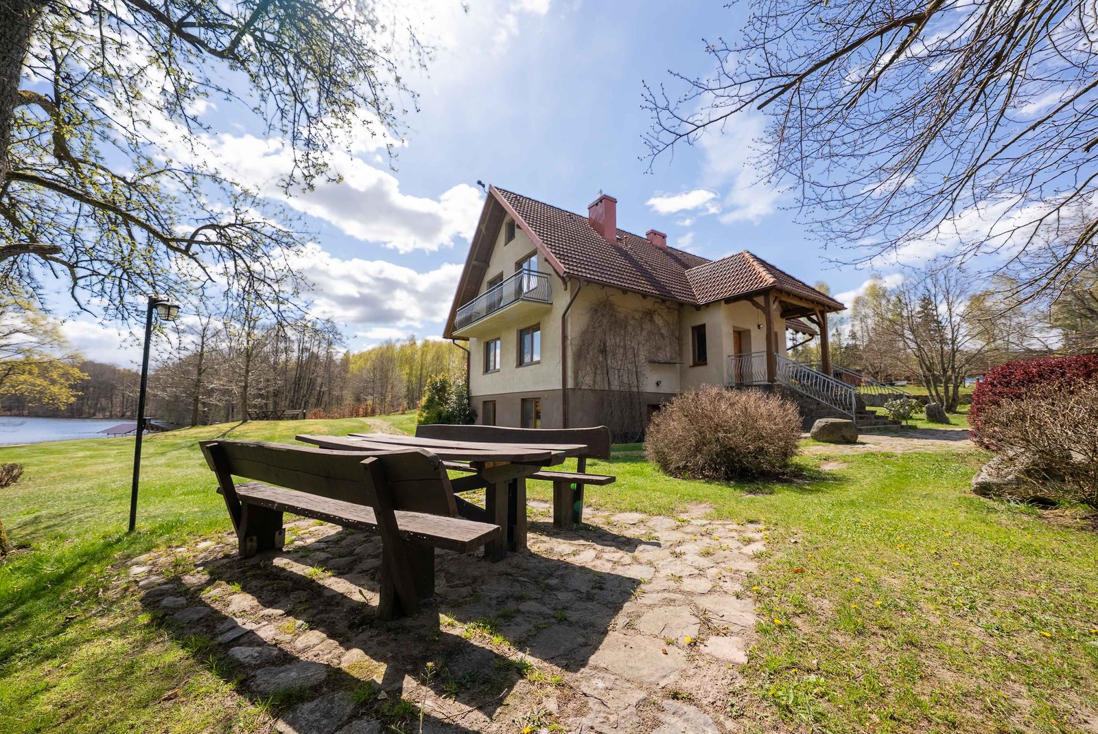 Stół piknikowy nad jeziorem - agroturystyka Jabłończ nad jeziorem Opławiec